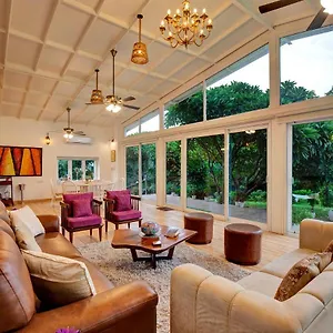 Villa Stayvista's Glasshouse: Orchard With Pool And Relaxation, Gurgaon