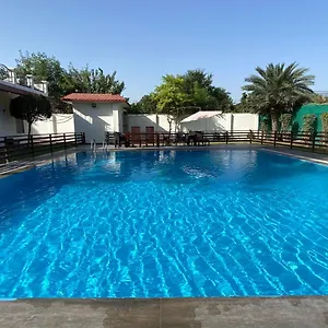 Farm stay Bougainvillea Farm-3bhk Pool Farm House, Gurgaon
